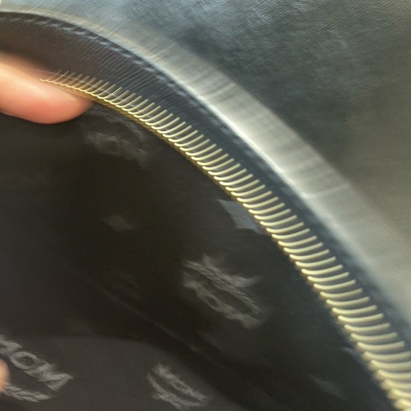 MCM BLACK SAFFIANO LEATHER TOTE WITH POUCH - Picture 14 of 16